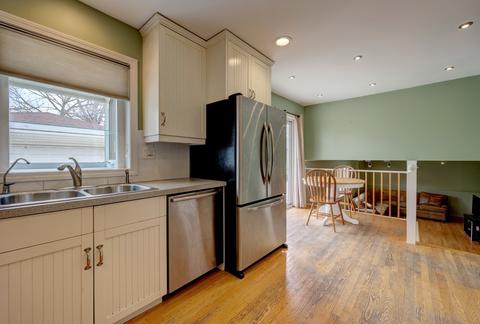 974 Sycamore Ln, Bartlett, IL 60103 photo 8