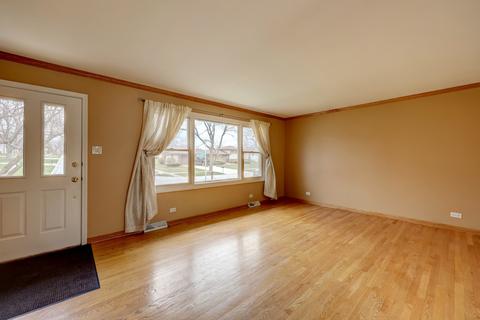 974 Sycamore Ln, Bartlett, IL 60103 photo 4