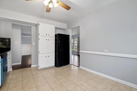 4120 Dixon Dr, Hoffman Estates, IL 60192 photo 13