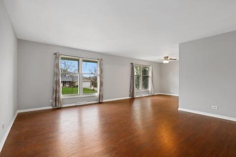 4120 Dixon Dr, Hoffman Estates, IL 60192 photo 6