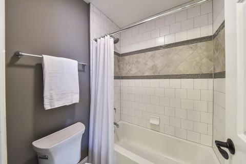 1212 N Eagle St, Naperville, IL 60563 photo 21