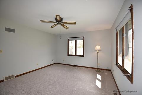 809 Hiawatha Ct, Elgin, IL 60120 photo 24