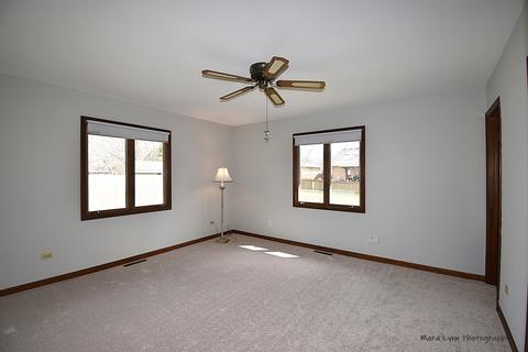 809 Hiawatha Ct, Elgin, IL 60120 photo 15