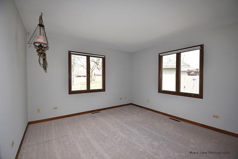809 Hiawatha Ct, Elgin, IL 60120 photo 22
