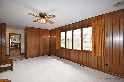 809 Hiawatha Ct, Elgin, IL 60120 photo 12
