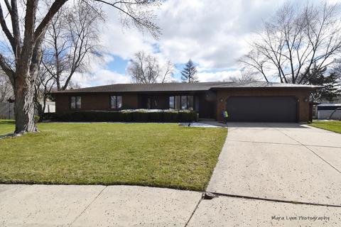 809 Hiawatha Ct, Elgin, IL 60120 photo 1