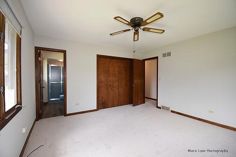 809 Hiawatha Ct, Elgin, IL 60120 photo 16
