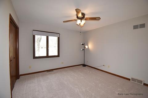 809 Hiawatha Ct, Elgin, IL 60120 photo 18