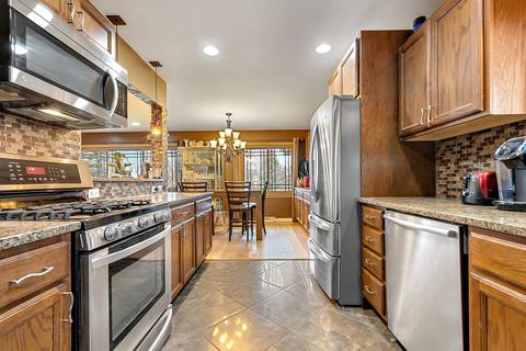 803 E Golfview Dr, Mount Prospect, IL 60056 photo 4