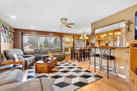 803 E Golfview Dr, Mount Prospect, IL 60056 photo 5