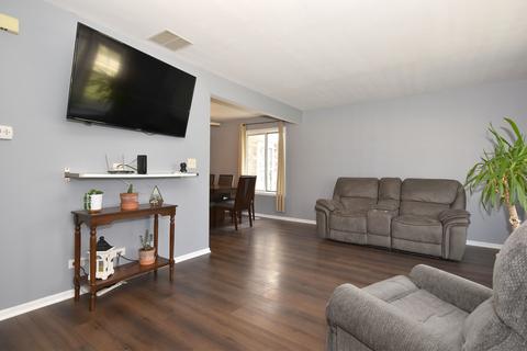 211 E Oneida Ave #F, Bartlett, IL 60103 photo 3