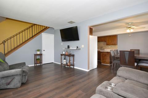 211 E Oneida Ave #F, Bartlett, IL 60103 photo 5