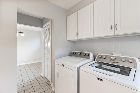 956 E Grant Dr, Des Plaines, IL 60016 photo 15