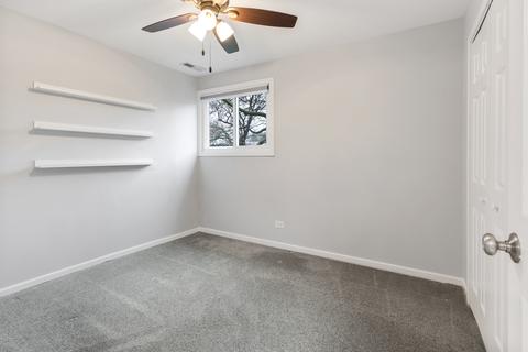 956 E Grant Dr, Des Plaines, IL 60016 photo 13