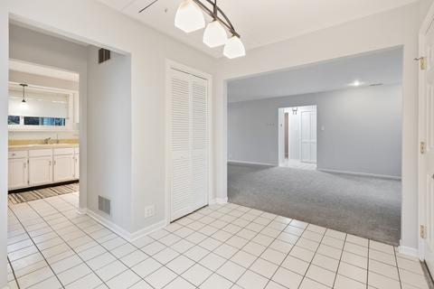 956 E Grant Dr, Des Plaines, IL 60016 photo 14