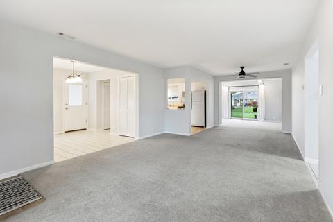 956 E Grant Dr, Des Plaines, IL 60016 photo 17