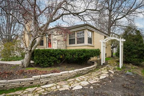1005 S Main St, Wheaton, IL 60189 photo 3