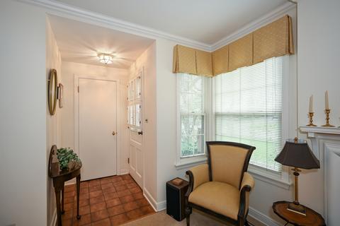 1005 S Main St, Wheaton, IL 60189 photo 4