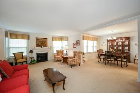 1005 S Main St, Wheaton, IL 60189 photo 7