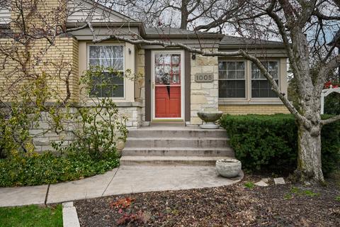1005 S Main St, Wheaton, IL 60189 photo 2
