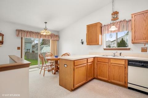 155 Dickens Trl, Elgin, IL 60120 photo 5