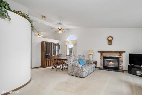 155 Dickens Trl, Elgin, IL 60120 photo 3