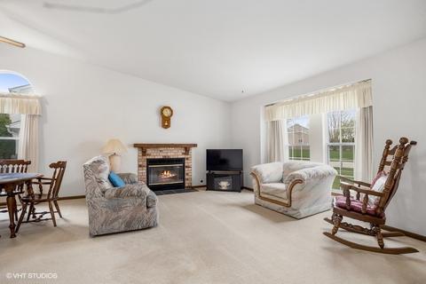 155 Dickens Trl, Elgin, IL 60120 photo 2