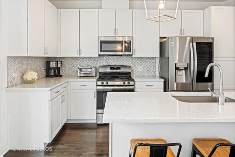 783 Lee St, Des Plaines, IL 60016 photo 9