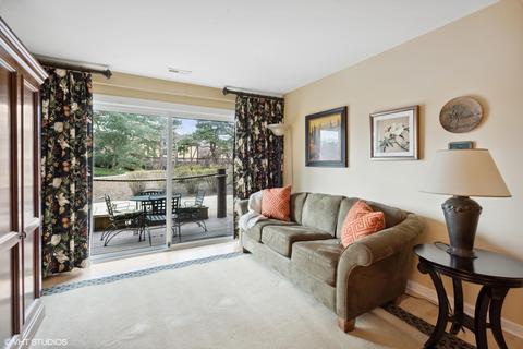 1776 Gloucester Ct #A, Wheaton, IL 60189 photo 4