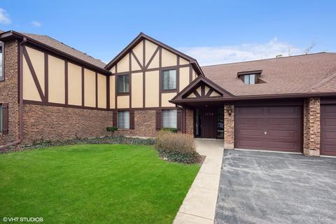 1776 Gloucester Ct #A, Wheaton, IL 60189 photo 1