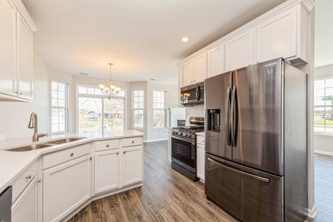 2610 Williamsburg Dr, Algonquin, IL 60102 photo 2