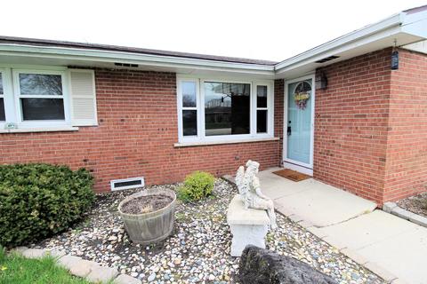 4859 W Doris Dr, Kankakee, IL 60901 photo 2