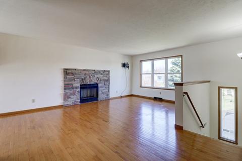110 Shadowbrook Dr, Capron, IL 61012 photo 3