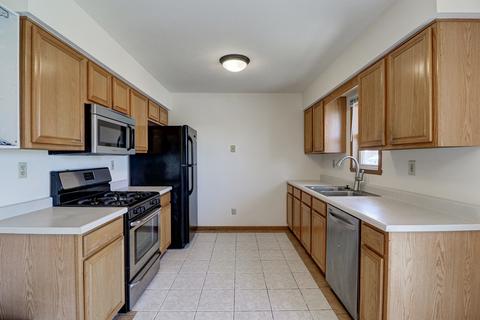 110 Shadowbrook Dr, Capron, IL 61012 photo 7