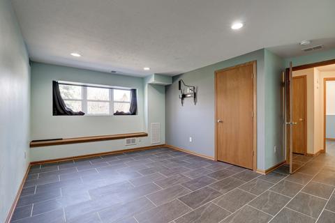 110 Shadowbrook Dr, Capron, IL 61012 photo 14