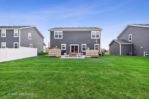 328 Longview Dr, Elgin, IL 60124 photo 2
