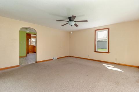 202 E 8th St, Delavan, IL 61734 photo 3