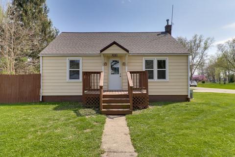 202 E 8th St, Delavan, IL 61734 photo 1