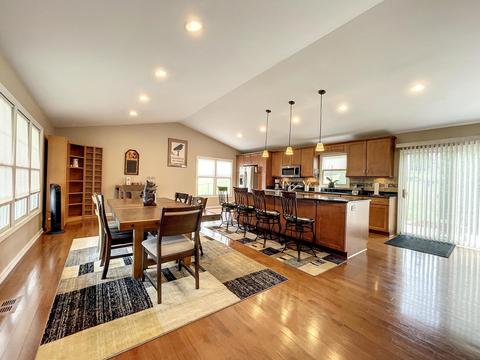 529 Flora Dr, Algonquin, IL 60102 photo 3