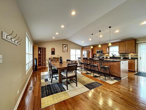 529 Flora Dr, Algonquin, IL 60102 photo 2