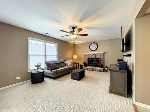 529 Flora Dr, Algonquin, IL 60102 photo 10