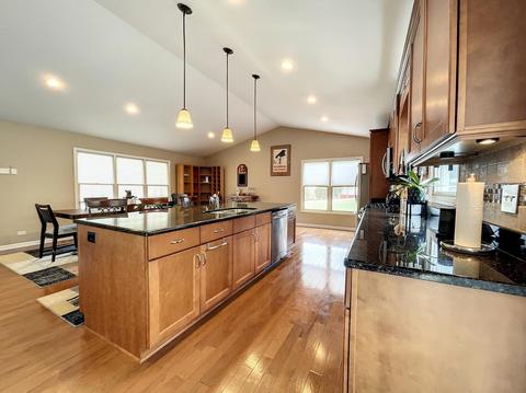 529 Flora Dr, Algonquin, IL 60102 photo 7