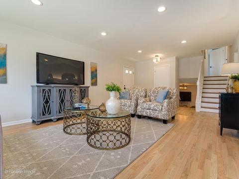 232 Wheeling Ave, Wheeling, IL 60090 photo 3