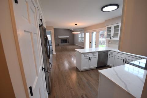 1062 E Gartner Rd, Naperville, IL 60540 photo 4
