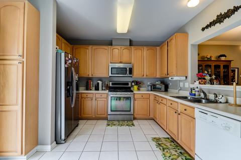 96 Cantal Ct, Wheeling, IL 60090 photo 8