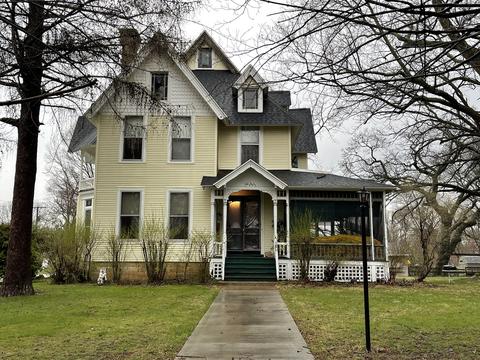 105 S Grape St, Morrison, IL 61270 photo 1