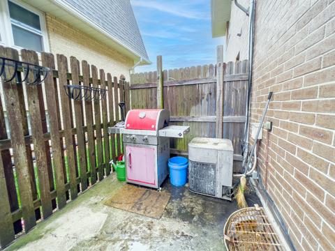 613 E 3rd St #2, Lockport, IL 60441 photo 8