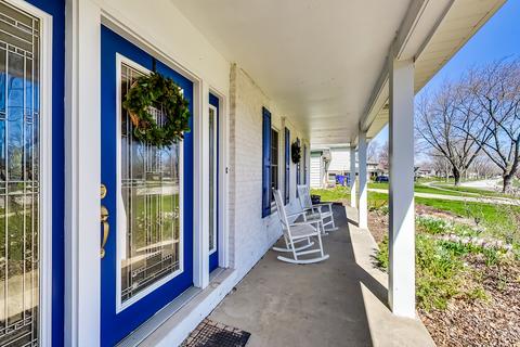 2022 Briarcliffe Blvd, Wheaton, IL 60189 photo 2