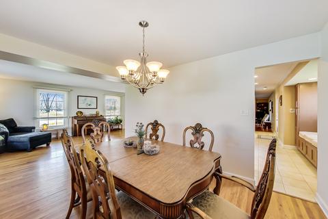 2022 Briarcliffe Blvd, Wheaton, IL 60189 photo 10