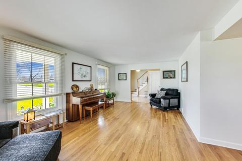 2022 Briarcliffe Blvd, Wheaton, IL 60189 photo 8